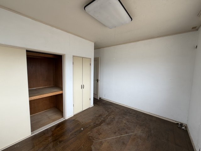 壁一面の収納付き。部屋を広く使えます。