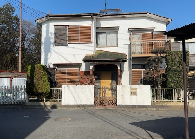 土地の形が極端に長細かったり、狭小地、あるいは道路との高低差がある傾斜地だった場合、後々売ろうとしても買い手がつかない場合もあります。後々、売却することになった時に価値の下がらない土地を選びましょう。