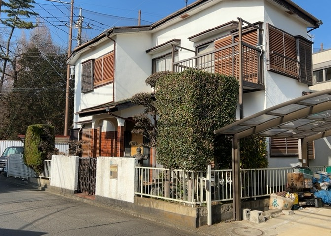 土地を買う際、住む地域の自治体や福祉の補助制度にも注目してみましょう。子供や老人の医療補助やゴミ出しのルールなど、自治体によってルールに大きな違いがあるため、暮らしやすい土地で判断するとよいでしょう。