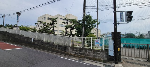 西浜小学校　約650m　