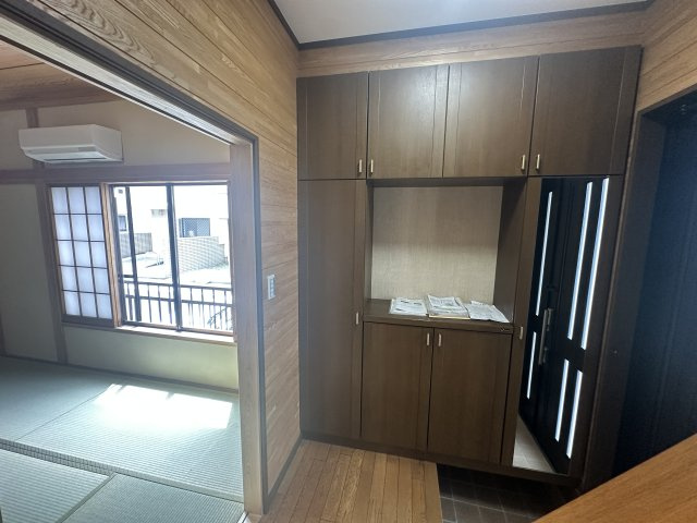 帰宅後すぐに家族との時間を感じられる、温かな住空間です。