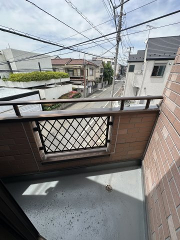 周辺には高い建物がないため、風通しに恵まれています。