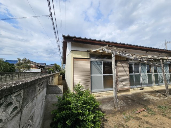 【下中山戸建ての外観】