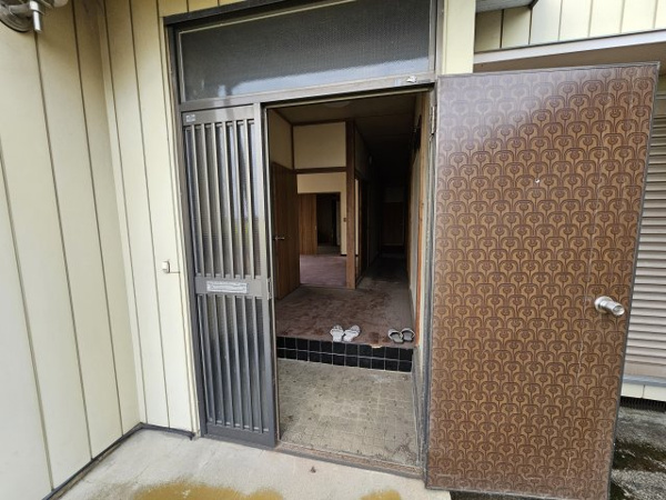 【下中山戸建ての玄関】