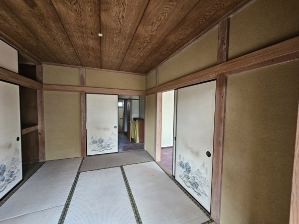 【下中山戸建ての内装】