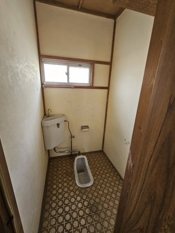 【下中山戸建てのトイレ】