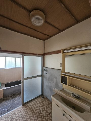 【下中山戸建ての独立洗面台】