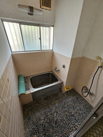 【下中山戸建ての浴室】