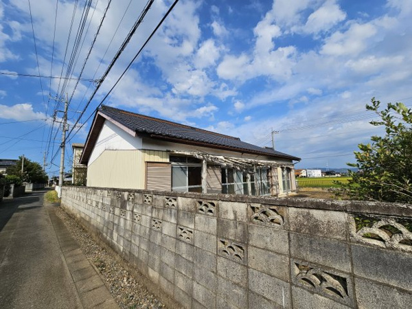 【下中山戸建ての外観】