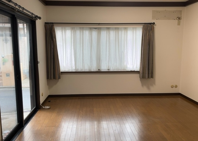 直線タイプはLとDKを一直線に並べた形で対面キッチンのタイプです。一般的なのでよく見かけるかもしれません。直線タイプに似た直接アイランドタイプは、キッチンとダイニングの間に壁がない分広く感じられます。