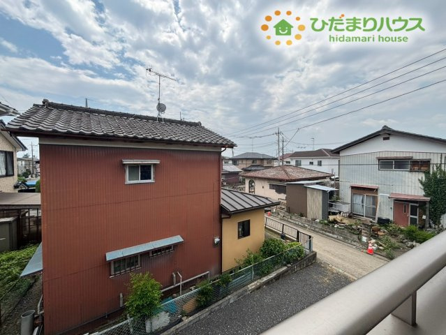 周囲の街並みを見渡せる開放的で気持ちの良い眺望！窓を開ければ心地よい風が通り抜け、室内を爽やかにリフレッシュしてくれます♪季節の移り変わりを感じながら、毎日穏やかで快適な時間を過ごせますね！