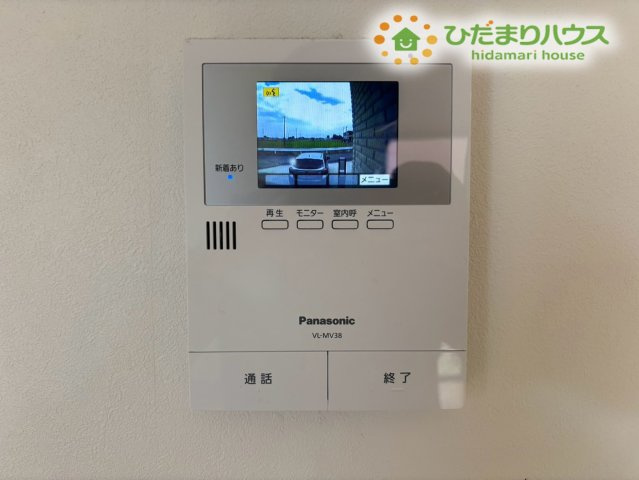 室内にいながら訪問者の顔を画面でしっかり確認できるTVモニター付きインターホン！お子様のお留守番時や一人で過ごす時間も安心して対応できます♪録画機能を活用すれば不在時の来訪者もチェックできて便利！
