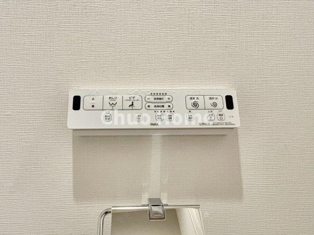 【ウォシュレット】清潔に使いたいお手洗いには最適な設備です。もちろんウォームレットも標準装備です。
