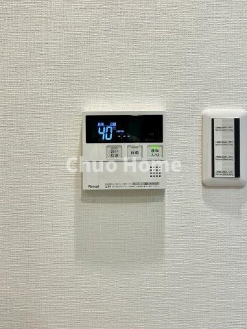 【給湯リモコン】外での一日を忘れさせてくれるオートバス機能でお好みの湯量・温度に調整された浴槽。
