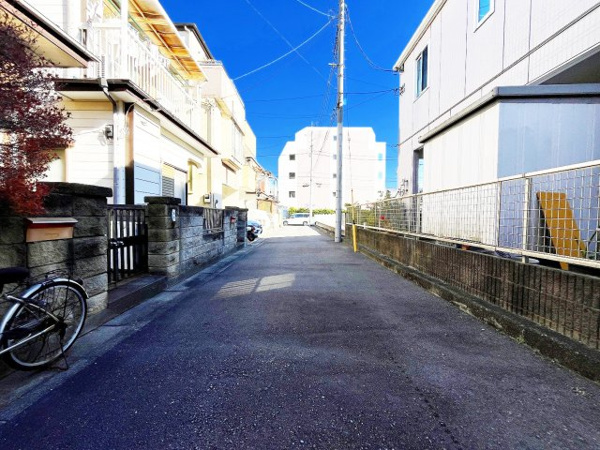 【東急東横線「武蔵小杉」中古戸建の前面道路含む現地写真】