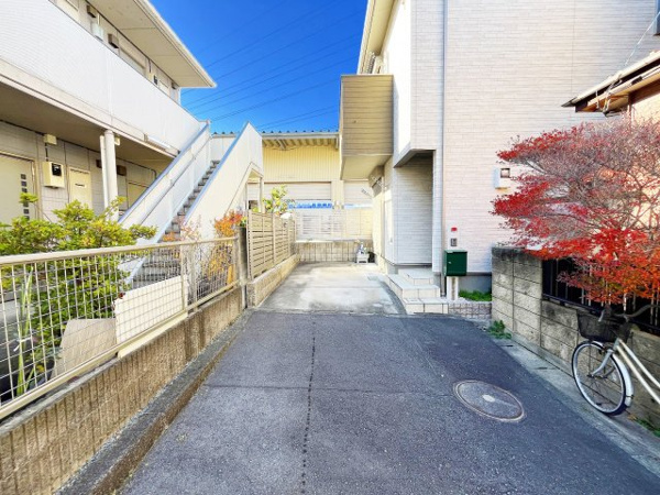 【東急東横線「武蔵小杉」中古戸建の前面道路含む現地写真】