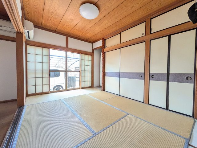 ～1階6.0帖の和室　大容量収納可能な押入れ付き～