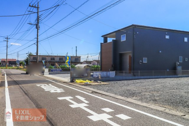 【前面道路】現地完成写真。道幅や駐車など、ご確認ください。