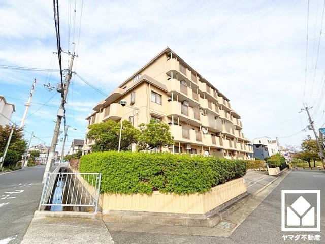 室内洗濯機置場がございますので、天候に左右されず洗濯していただけます。