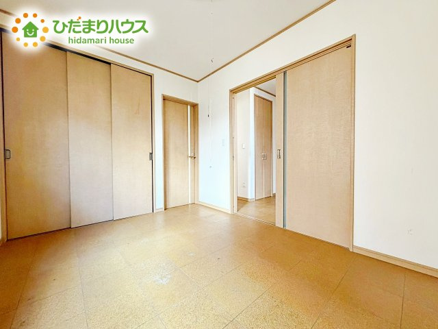 柔らかい陽光が差し込む明るいお部屋を演出する設計。彩光の取れる窓が気持ちの良いお部屋を創り上げます。