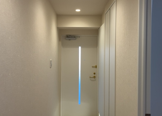 内装はとにかくおしゃれなものがいい！と選ぶ前に、まず住んだ後のことを想像してみましょう。住んでみたらコンセントの位置が悪くて使いにくいなど出てきます。事前にどの家電をどこに置くか想定しておきましょう。