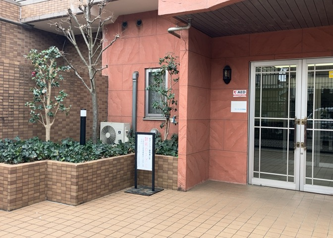 物件によっては、入居者が個人的に使用できる専用庭がついているものもあります。また、住宅の中にある土間の部分を庭と呼ぶこともあります。庭の用途は住む人によって変わり、それによってデザインもさまざまです。