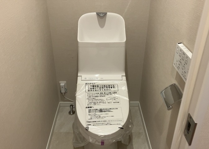 トイレは大きさや形、機能、抗菌性などが異なる多種多彩なタイプが各メーカーから出ています。それぞれに良さがあるため、事前にどういったタイプのトイレがいいのかをご家庭内で決めて、内見に行くといいでしょう。
