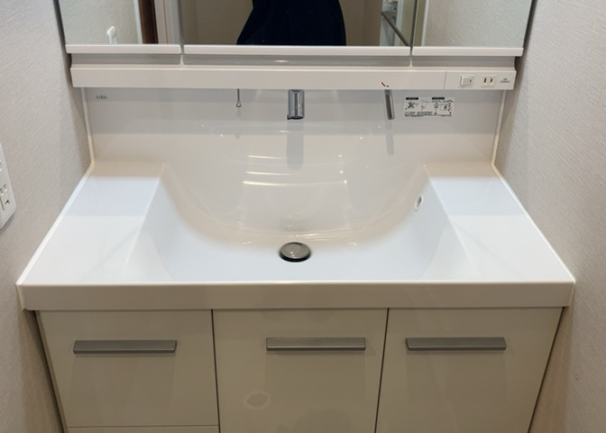 洗面化粧台では顔を洗ったり、身だしなみを整えることが本来の使い方ですが、用途によっては洗面化粧台に求められる機能が違ってくるため、ご自身や家族のライフスタイルに合ったものを選ぶことをおすすめ致します。
