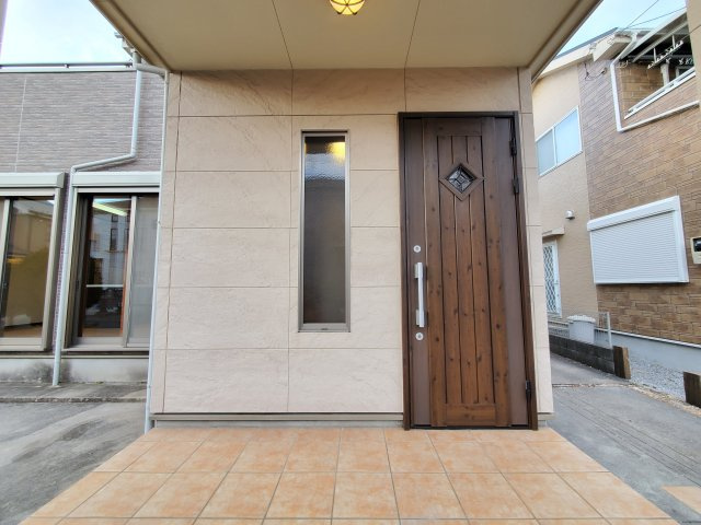 毎日通る玄関はこちらです