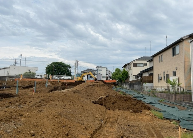 土地の形が極端に長細かったり、狭小地、あるいは道路との高低差がある傾斜地だった場合、後々売ろうとしても買い手がつかない場合もあります。後々、売却することになった時に価値の下がらない土地を選びましょう。