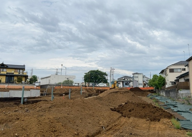 土地を買う際、住む地域の自治体や福祉の補助制度にも注目してみましょう。子供や老人の医療補助やゴミ出しのルールなど、自治体によってルールに大きな違いがあるため、暮らしやすい土地で判断するとよいでしょう。