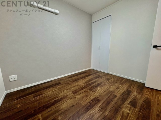 子供部屋…創造性や成長を促す遊びの空間を提供。学習や趣味に集中できる環境を整えます。個別のプライベートスペースは自己表現と自立心を育み、心地よい睡眠環境を整えリラックスできる場所を提供。