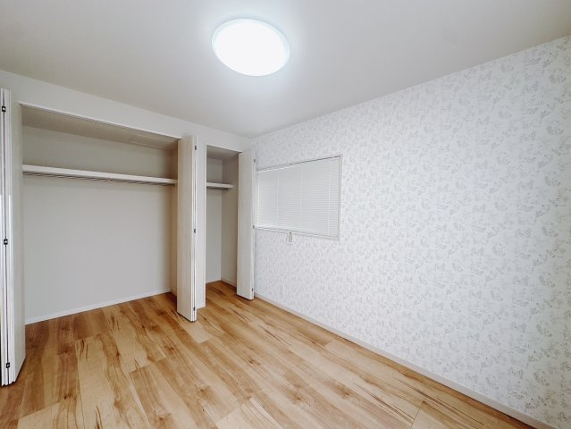 ■2階洋室（2号棟）｜2階各居室には収納をご用意しています♪常にお部屋を綺麗に保てます！小さなお子様も自然とお片付けができるようになるのでうれしいですよね！