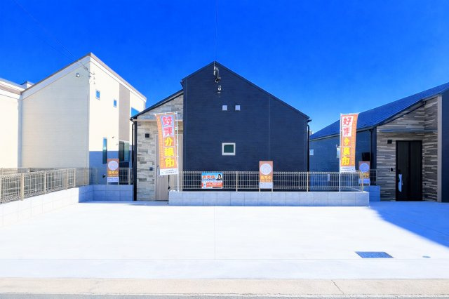 ◆その邸が魅せる、気品・上質・重厚感・極細やかさ、そのすべては訪れた者に安らぎと品性を与える特別な空間です。ここに住むからこそ意味がある。すべての（始まり）をここから迎えます。