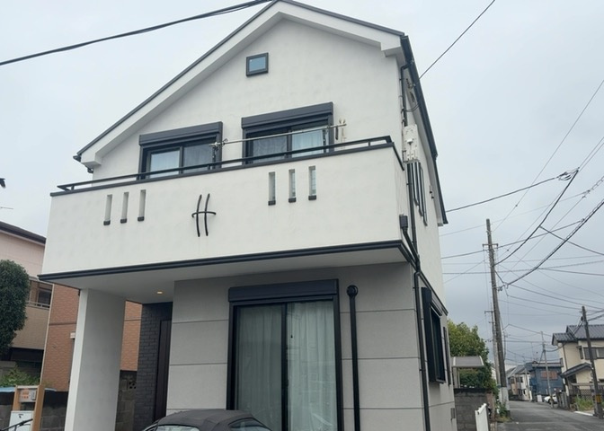 バルコニーは、室外の専用スペースのうち、「屋根がなく開放された空間」であるものを指します。ベランダより広いタイプのものが多く、日当たりもよいため家庭菜園などを楽しみたい人にとって適した環境となります。
