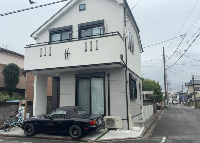 木造住宅とは土台、壁、柱など建築物の強度を支える構造体の材に木が使用されている構造を指します。構造体は建物の自重を支えるだけではなく風圧や水圧、積裁荷重などあらゆる衝撃に耐えるための基礎です。