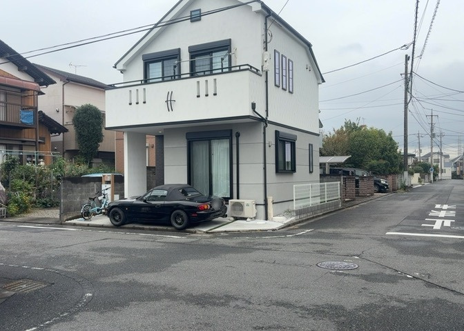 東側道路の場合は居室を南向きに設計しやすいため、朝日が入りやすいというメリットがあります。一方、西側道路も東側同様に居室を南向きに設計しやすいのですが、住宅地だと朝日が入りにくいという弱点があります。