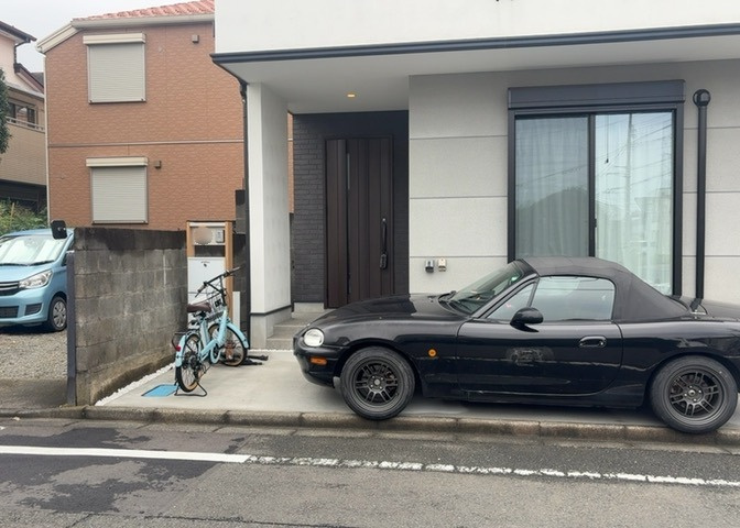 玄関は家の顔と言っても過言ではありません。現地を見学する際は玄関の広さや全体のバランスなどを見てみるといいでしょう。一般的なアプローチのしやすさだけではなく、お年寄りにも優しい設計のものだと安心です。