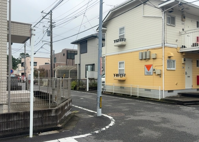 眺望を気にして物件を探す場合、前面に建物が建っていないか現地で確認しましょう！前面に建物があると景色はもちろん、日当たりや風通しにも影響が出てきます。住んだ時のことを想像しながら現地見学をしましょう。
