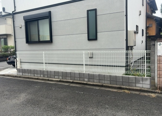 庭があることでガーデニングや家庭菜園はもちろん、こどもの遊び場やペットを放して遊ぶことができます。また、家の周囲に余裕があるということです。隣地との間があれば、十分な日当たりと、風通しが確保できます。