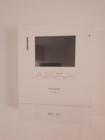 来客の顔がはっきりと確認できるので防犯面でも心強く、お子様のお留守番時や夜間の対応も安心です。