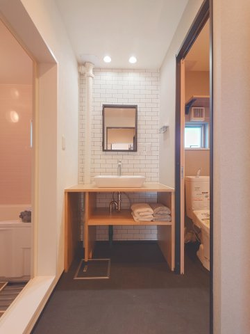 シンプルでスッキリとした洗面台