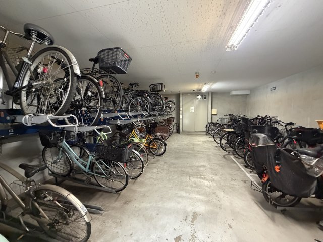 屋内駐輪場で、セキュリティーも安心です。　
