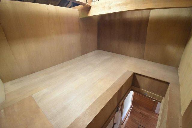 屋根裏収納