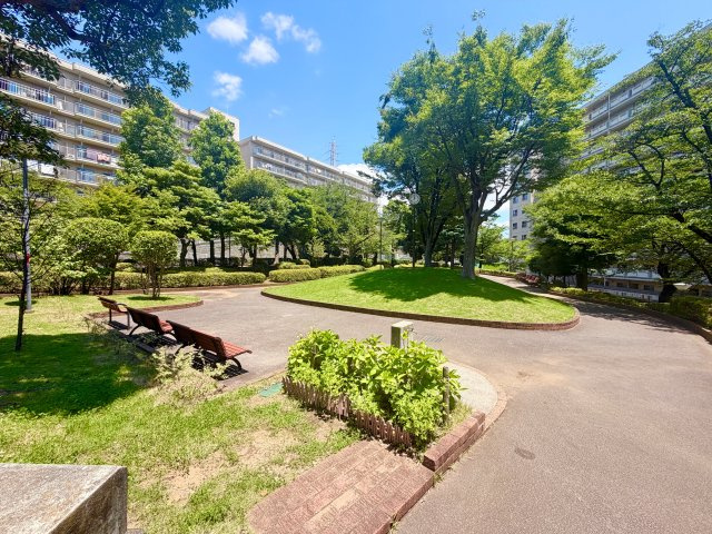 【緑の広場】管理の行き届いた敷地内