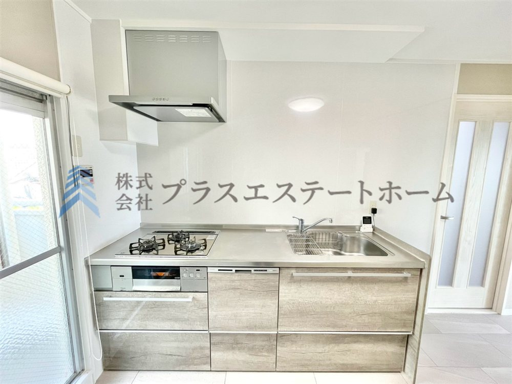 毎日の料理がちょっと楽しみになる明るく開放的なスタイリッシュキッチン♪