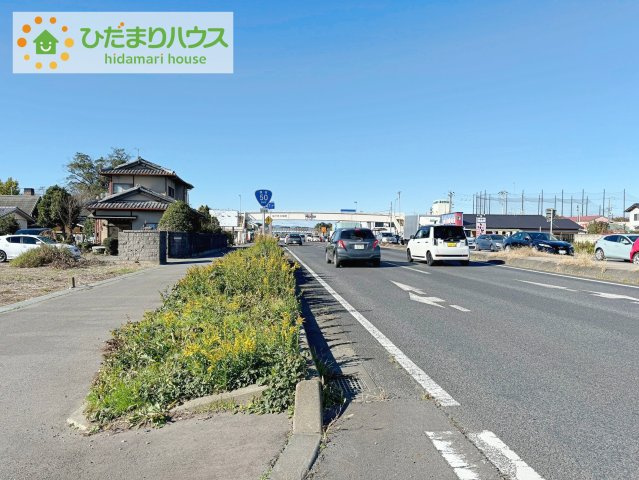 水戸IC方面の50号が前面道路になります。