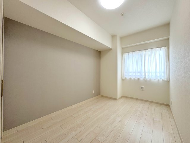 洋室6帖　間取り図左真ん中の部屋
