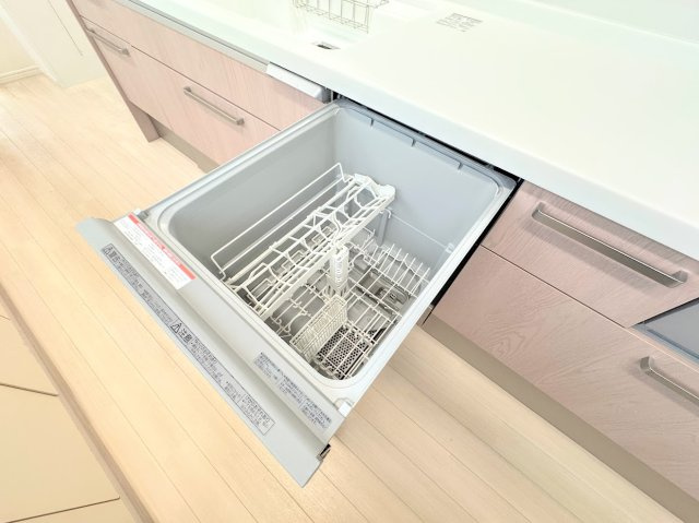 ◆食後の食器洗いは食洗機にお任せ！ご家族と団らんの時間を。家事の時短に効果大の食洗器付き。高温洗浄、節水効果もございます。