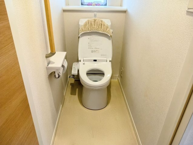 窓があるので自然光による明るさが保たれます。新鮮な空気も入るので気持ちよく使用していただけます！